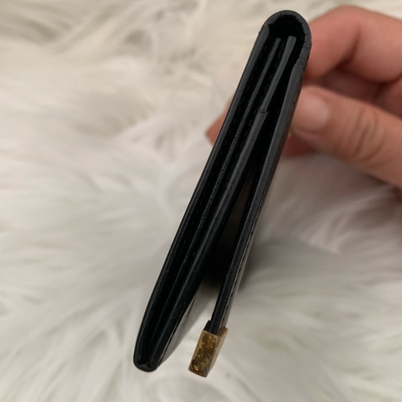 Yves Saint Laurent - Picture 2 of 7